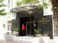 вход в отель - фотогалерея на RCC-TRAVEL.RU вход в отель - фотогалерея на RCC-TRAVEL.RU