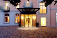 вход в отель - фотогалерея на RCC-TRAVEL.RU вход в отель - фотогалерея на RCC-TRAVEL.RU